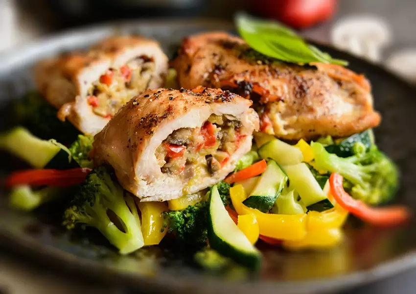 Pollo relleno de vegetales