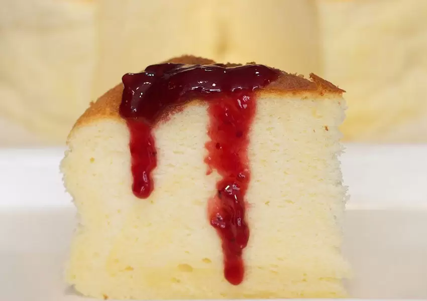 Tarta de queso con mermelada de fresas