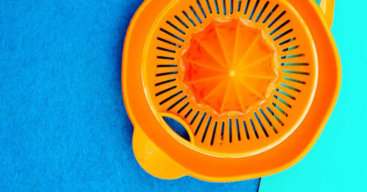 Desmontar para reparar un exprimidor de naranjas