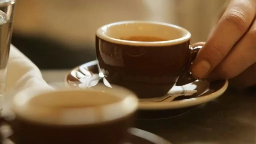 Ventajas-cafetera-mano-cuerpo