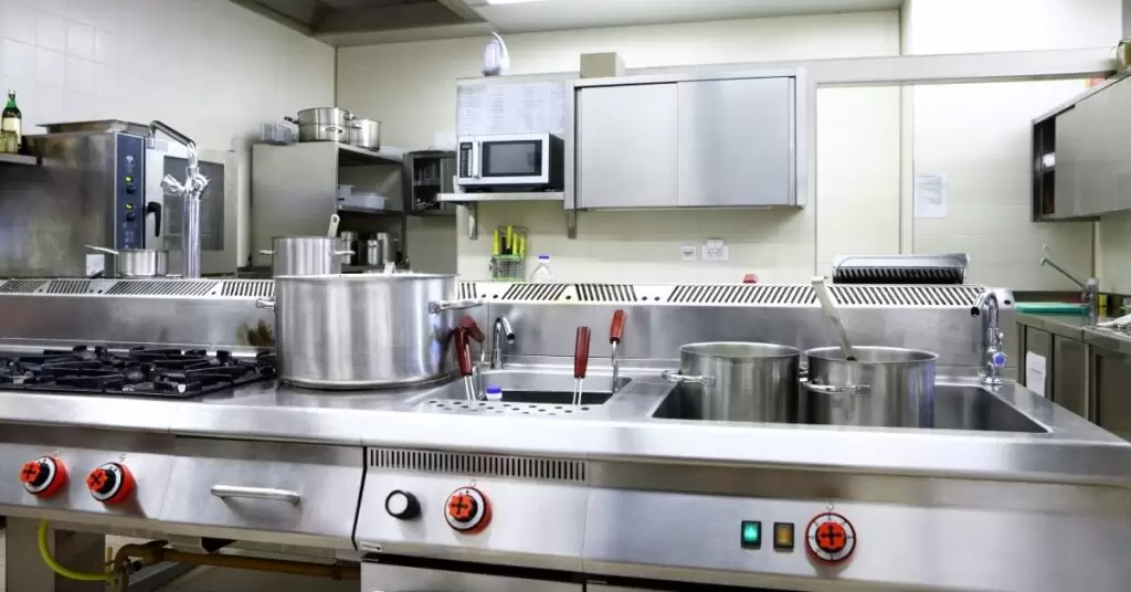 Aspectos a considerar al cómo equipar una cocina para restaurante