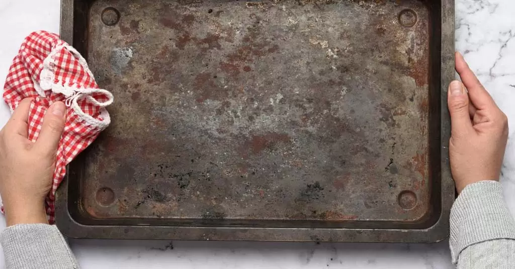 ¿Cómo limpiar tu bandeja de horno?