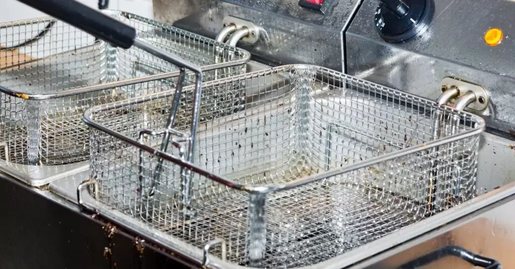 ¿Cada cuánto tiempo se cambia el aceite a la freidora?